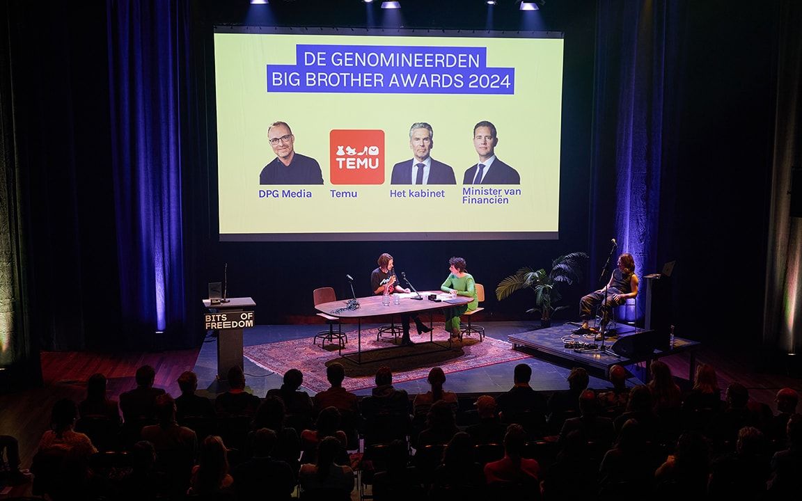 foto van het podium tijdens de uitreiking